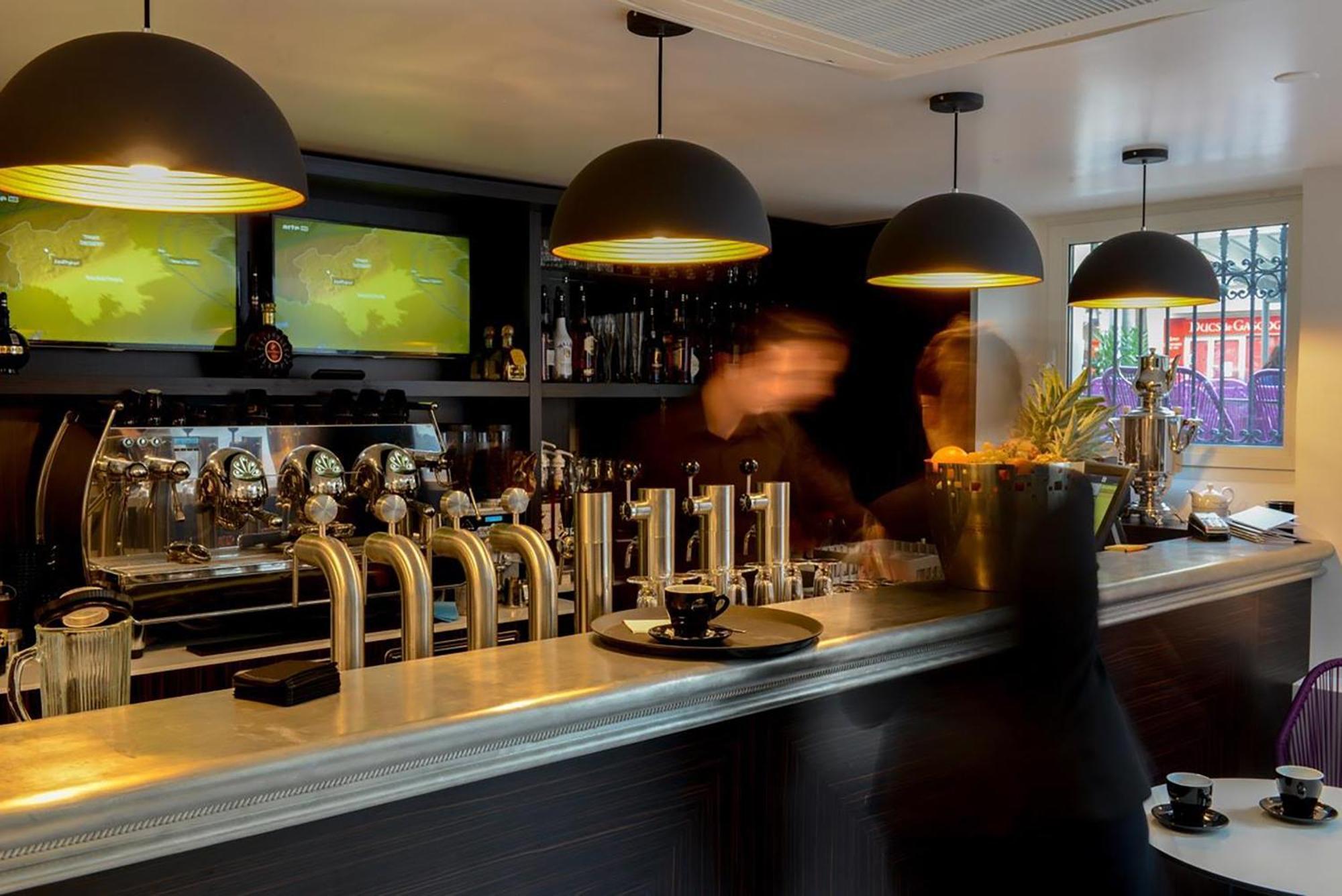 Hotel & Monsigny