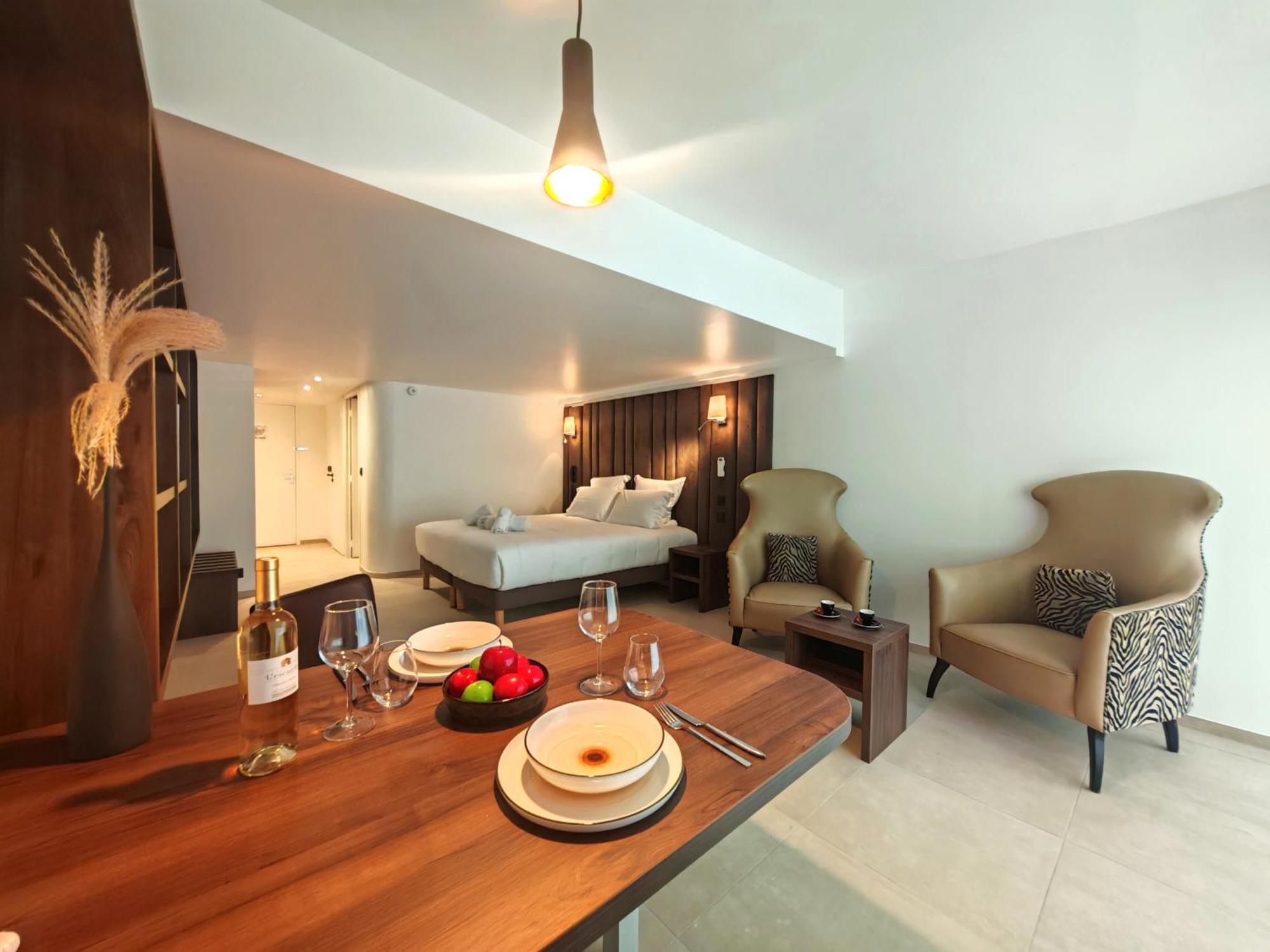 & Monsigny Hotel